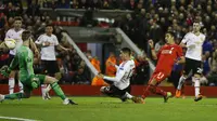 Liverpool vs Manchester United (Reuters/Phil Noble)