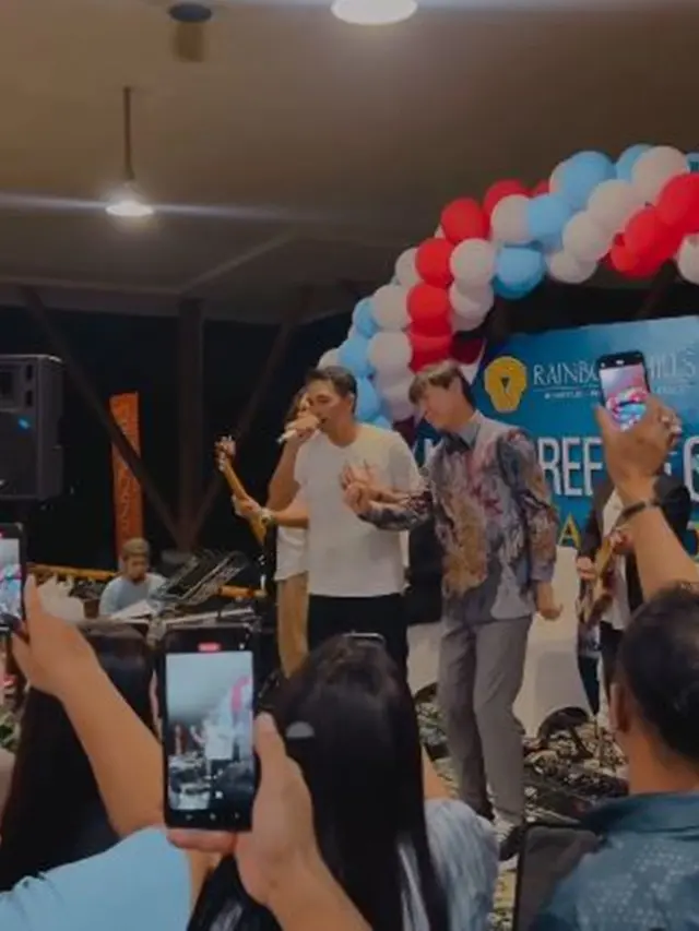 6 Momen Naga ADA Band Manggung Bareng Shin Tae-yong, Ikut Joget Pakai Batik