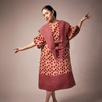 Amanda Hartanto menggarap batik dengan konsep yang cukup playful. Menerapkan batik cap dan batik tulis dalam potongan midi dress yang apik [instagram/amandahartantobatik]