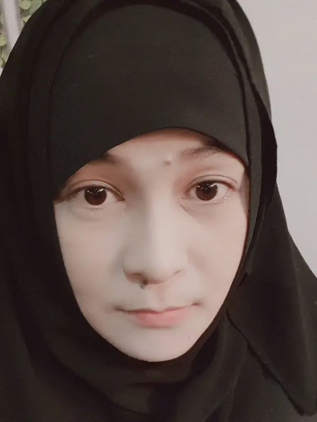 Biasa Tampil Tomboi, Ini 6 Potret Cantik Mita The Virgin Pakai Hijab
