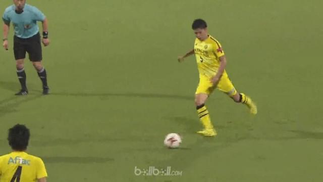 Berita video mantan penyerang Arsenal, Lukas Podolski, tak mencetak gol saat timnya kalah di Liga Jepang. This video presented by BallBall.
