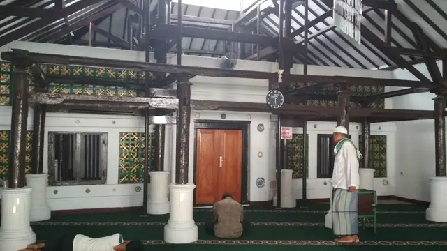 Kokohnya Tiang Masjid Kuno Pangeran Kejaksan, Besan Sunan Gunung Jati Cirebon