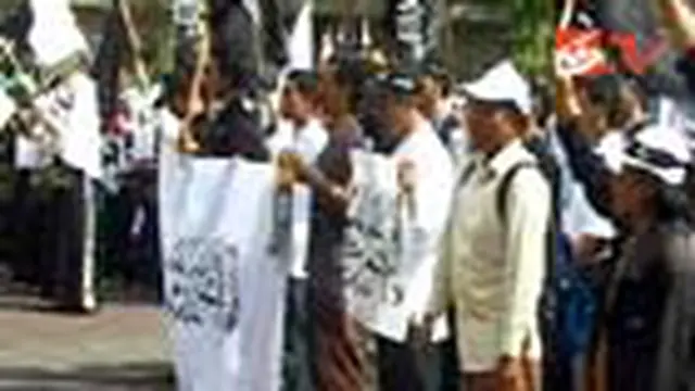TDL sudah naik, namun aksi-aksi penolakan terus terjadi di sejumlah daerah. Di Yogyakarta, warga Hizbut Tahrir Indonesia berunjuk rasa di Kantor DPRD setempat dan menuntut pemerintah membatalkan kenaikan TDL. 