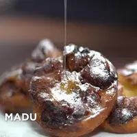 Karena praktis, Anda bisa menikmati pisang goreng madu sebagai camilan saat sahur maupun berbuka puasa. (dok. Masak.TV/Dinny Mutiah)