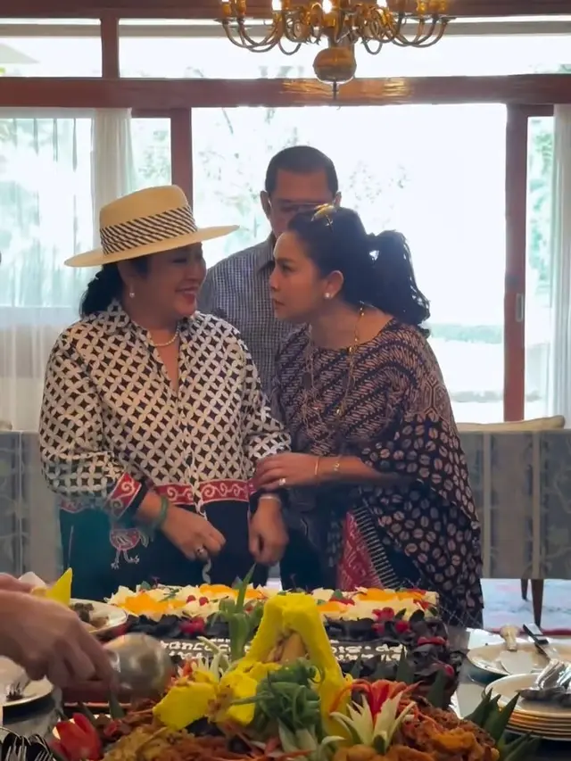 Potret Sigit Harjojudanto Anak Kedua Soeharto Rayakan Ulang Tahun Ke-73 yang Jarang Tersorot, Kumpul Bareng Keluarga Cendana