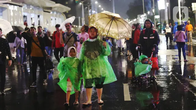 Meski Diguyur Hujan, Car Free Night Pergantian Tahun Tetap Dipadati Masyarakat