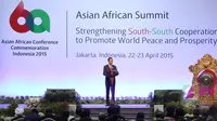 Presiden Indonesia, Joko Widodo memberikan sambutan pada acara pembukaan Konfrensi Tingkat Tinggi Asia Afrika di JCC, Jakarta, (22/4/2015). Jokowi mengatakan masa depan dunia ada di tangan bangsa Asia-Afrika. (Liputan6.com/Herman Zakharia)