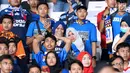 Raut wajah Aremania usai menyaksikan laga Arema FC melawan Persija pada lanjutan Go-Jek Liga 1 Indonesia 2018 bersama Bukalapak di Stadion GBK Jakarta, Sabtu (31/3). Arema FC kalah telak 1-3. (Liputan6.com/Helmi Fithriansyah)