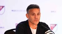John Herdman juga menerapkan konsep kebersamaan, kepercayaan, dan mentalitas kolektif menjadi fondasi utama tim asuhannya. Tampak dalam foto, John Herdman, pelatih kepala Toronto FC, berbicara pada konferensi pers selama acara hari media MLS di Miami Convention Center pada 11 Januari 2024 di Miami, Florida. (Rich Storry/GETTY IMAGES NORTH AMERICA/Getty Images via AFP)