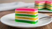 Cara Bikin Lapis Tepung Beras Takaran Gelas Anti Gagal, Hasil Lembut dan Kenyal