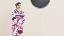 Raisa juga terlihat berpose dengan mengenakan kimono, ia terlihat cantik menawan saat mengenakan busana khas Jepang itu. (Foto: instagram.com/raisa6690)