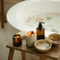 Kulit tubuh yang terlihat kusam sering kali disebabkan oleh penumpukan sel kulit mati, paparan polusi, hingga kurangnya perawatan rutin (Sumber: Pexels.com)