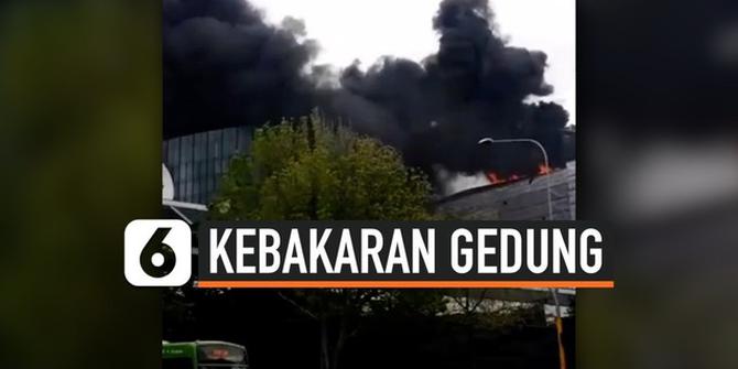 VIDEO: Gedung Pertemuan Terbesar di Selandia Baru Terbakar