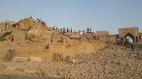 Militan ISIS menghancurkan makam dan masjid Nabi Yunus di Mosul. Irak (24/7/14) (REUTERS/Stringer)
