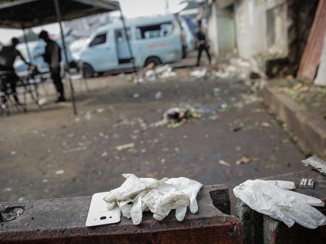 Warga Nyanyikan Lagu Gugur Bunga Di Lokasi Bom Kampung Melayu News Liputan6 Com