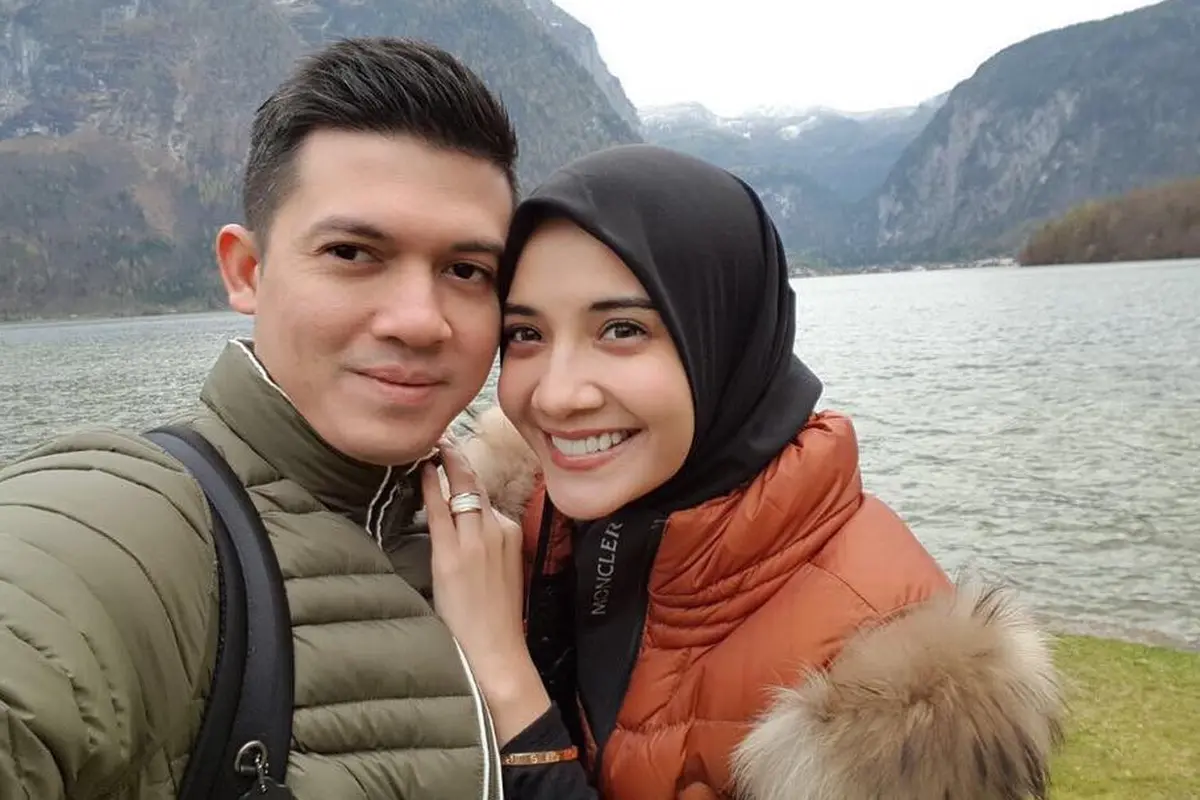[Bintang] 8 Artis Indonesia yang Berhijab Setelah Menikah
