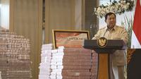 Presiden Prabowo saksikan penyerahan uang Rp 13 Triliun hasil korupsi CPO ke negara. (istimwwa)