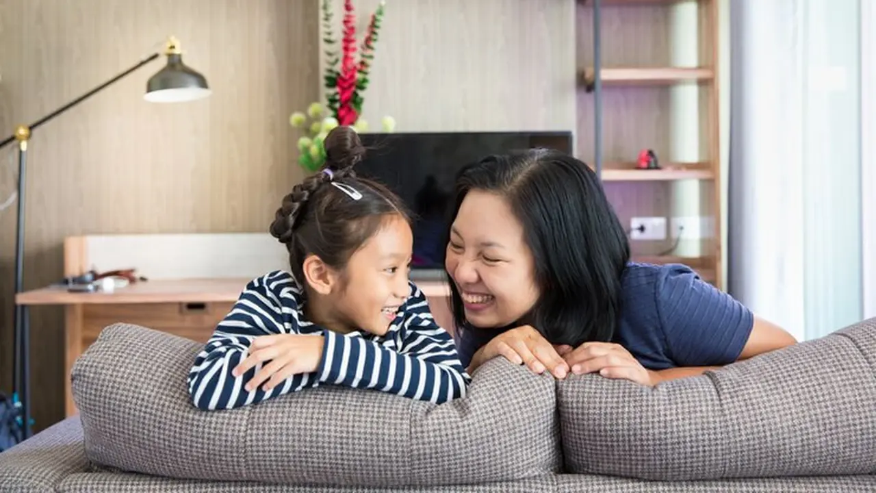 Ilustrasi seorang ibu dan anak/freepik.com/Danai76
