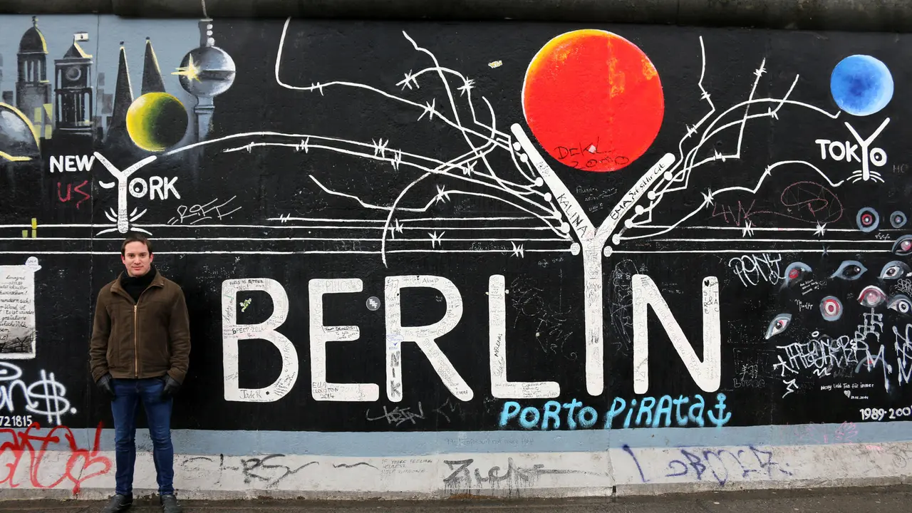 Tembok Berlin dengan Grafiti yang Menakjubkan