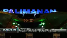Ribuan kendaraan pemudik dari Jakarta menuju Jawa yang didominasi roda empat pribadi dan bus hanya bisa berjalan merayap. 