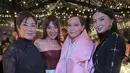 <p>Raline Shah bersama Janet Yang(kiri), Michelle Yeoh (kedua dari kiri) dan Amanda Nell Eu (kedua dari kanan) pada acara 2024 Kering Women In Motion Award and Cannes Film Festival Presidential Dinner. (Foto: Instagram/ ralineshah)</p>