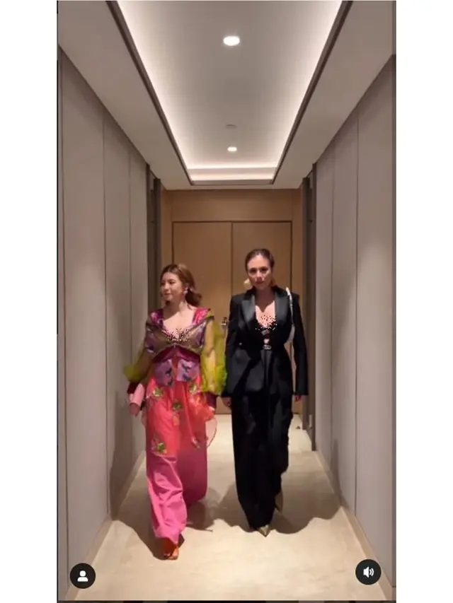 6 Potret Kompak Wulan Guritno dan Shalom Razade di Event Party Bazaar Indonesia