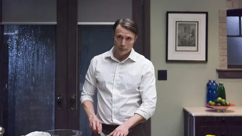 Mads Mikkelsen dalam serial Hannibal (NBC - © 2014 NBCUniversal Media, LLC)