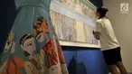 Pengunjung melihat salah satu karya Sasya Tranggono dalam pameran bertajuk "Cinta untuk Indonesia" di Galeri Nasional, Jakarta, Kamis (28/2). Pameran tersebut merupakan bentuk 30 tahun berkarya Sasya Tranggono. (Merdeka.com/Iqbal S. Nugroho)