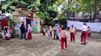Siswa SDN Pondok Cina 1 masih bersekolah di gedung sekolah yang akan direlokasi Pemerintah Kota Depok. (Liputan6.com/Dicky Agung Prihanto)