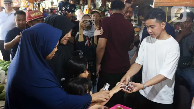 Gibran Blusukan ke Pasar Rawasari