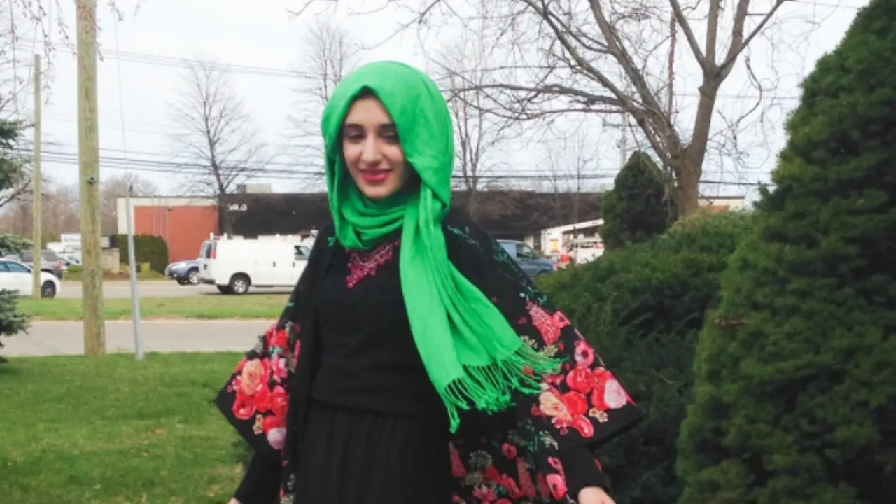 Tren Hijab: Balutan Hijab dengan Fringe Kardigan ala Bohemian