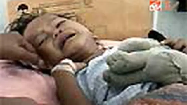 Seorang bocah perempuan tiga tahun tahun kini terbaring lemah di RS Koja, Jakut, akibat menderita penyakit talasemia. Karena miskin, orangtua sang bocah tidak mampu memberi pengobatan yang memadai. 