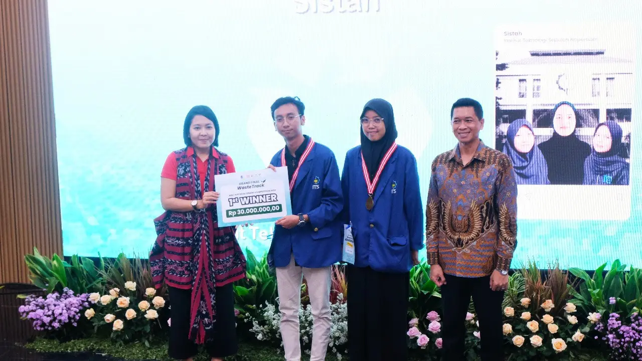 Timses Aities ITS Surabaya Juara 1 WasteTrack Mobile Apps Competition 2025