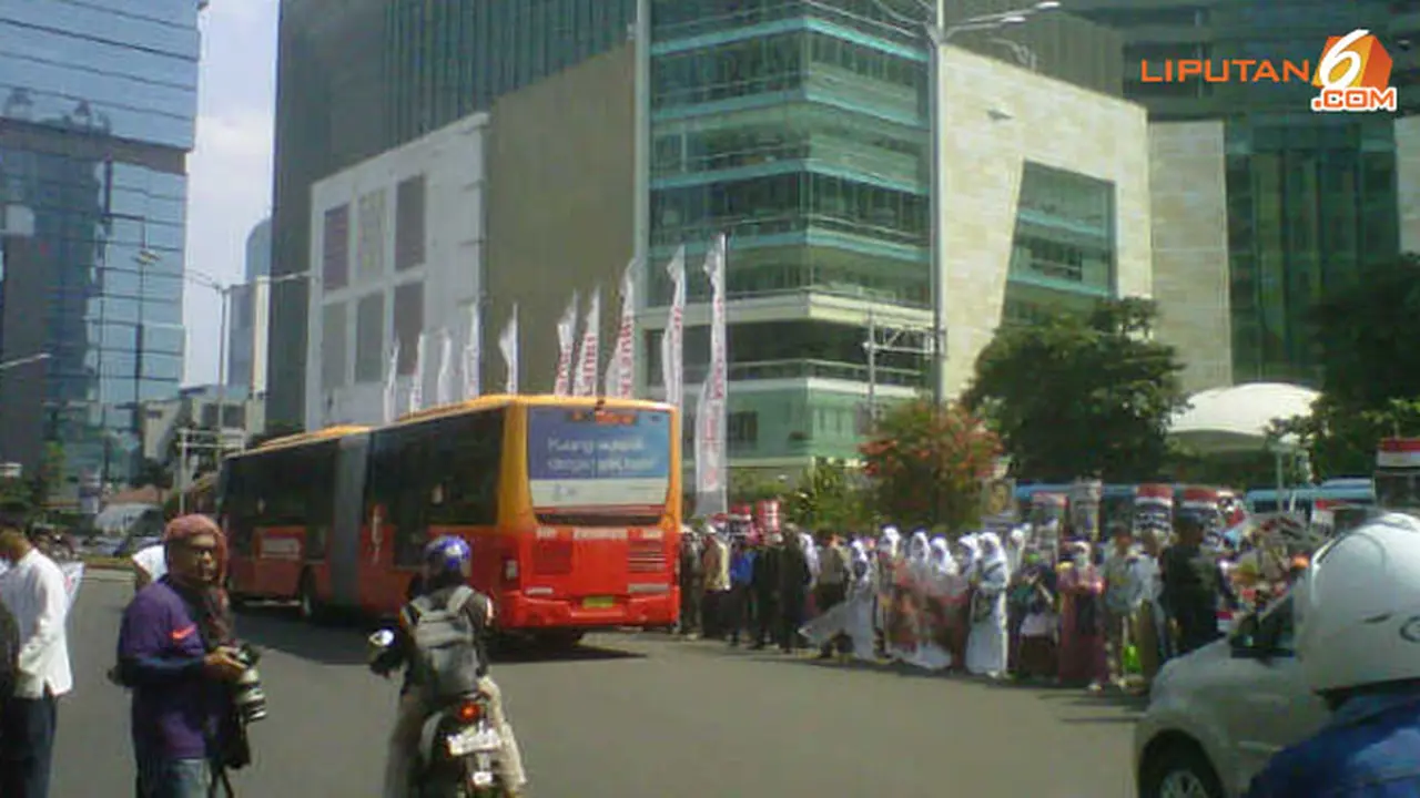 blokir-busway130819b.jpg