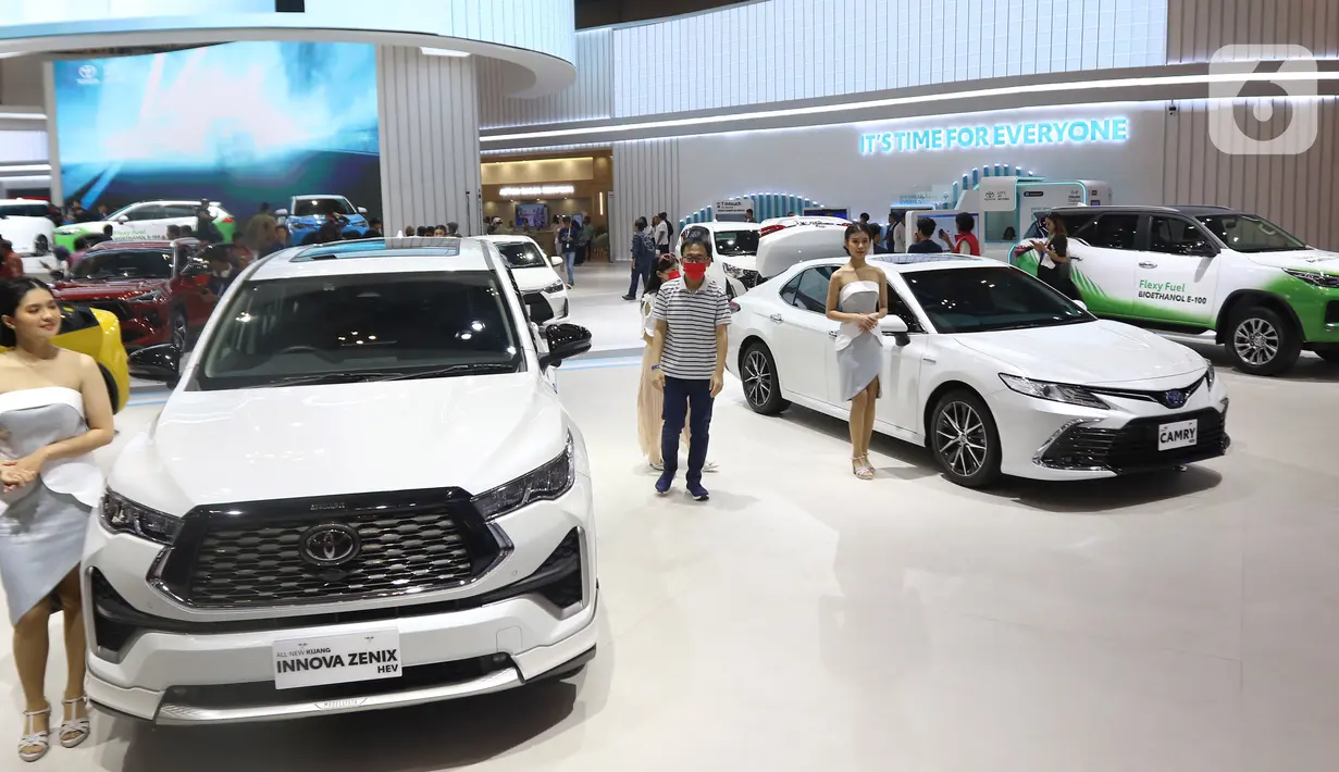 PT Toyota Astra Motor (TAM) secara resmi membuka 3 selubung kendaraan baru di ajang GIIAS 2023 pada Kamis (10/8/2023) di ICE, BSD, Tangerang. (Liputan6.com/Angga Yuniar)