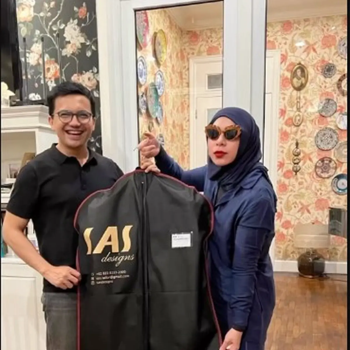 Sahrul Gunawan Mulai Fitting Baju Pernikahan, Dibantu Melly Goeslaw dan  Anto Hoed Pilih Baju Akad dan Resepsi - ShowBiz Liputan6.com