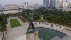 Lapangan Banteng kini dilengkapi dengan lapangan bola, jogging track, lapangan voli, lapangan basket, dan lahan badminton sehingga sangat Instagramable.