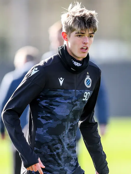 Gelandang Club Brugge, Charles De Ketelaere saat mengikuti sesi latihan tim di Brugge, Rabu (19/2/2020).  Club Brugge akan bertanding melawan wakil Inggris, Manchester United pada leg pertama babak 32 besar Liga Europa di Jan Breydel Stadion. (AFP Photo/Belga/Bruno Fahy)