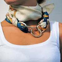 Kreasikan scarf untuk tampilan modis dan stylish. (pinterest)