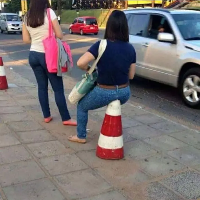 10 Potret Fungsi Lain Traffic Cone, Ternyata Bisa untuk Keperluan Lain yang Cukup Manfaat