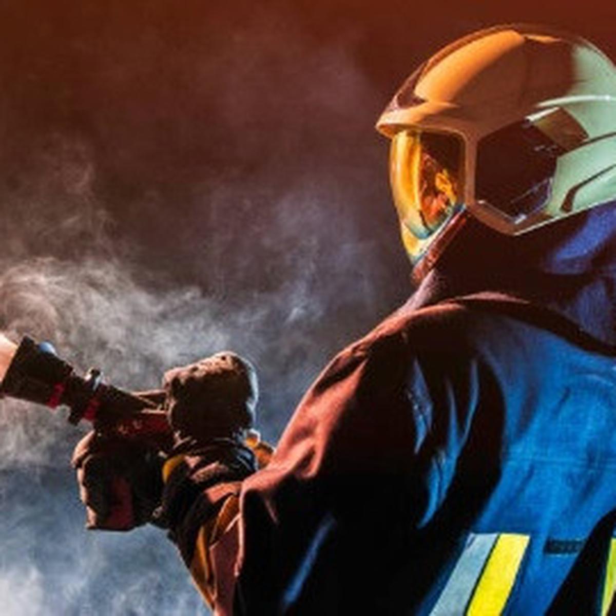 bagaimana caramu menghargai petugas pemadam kebakaran