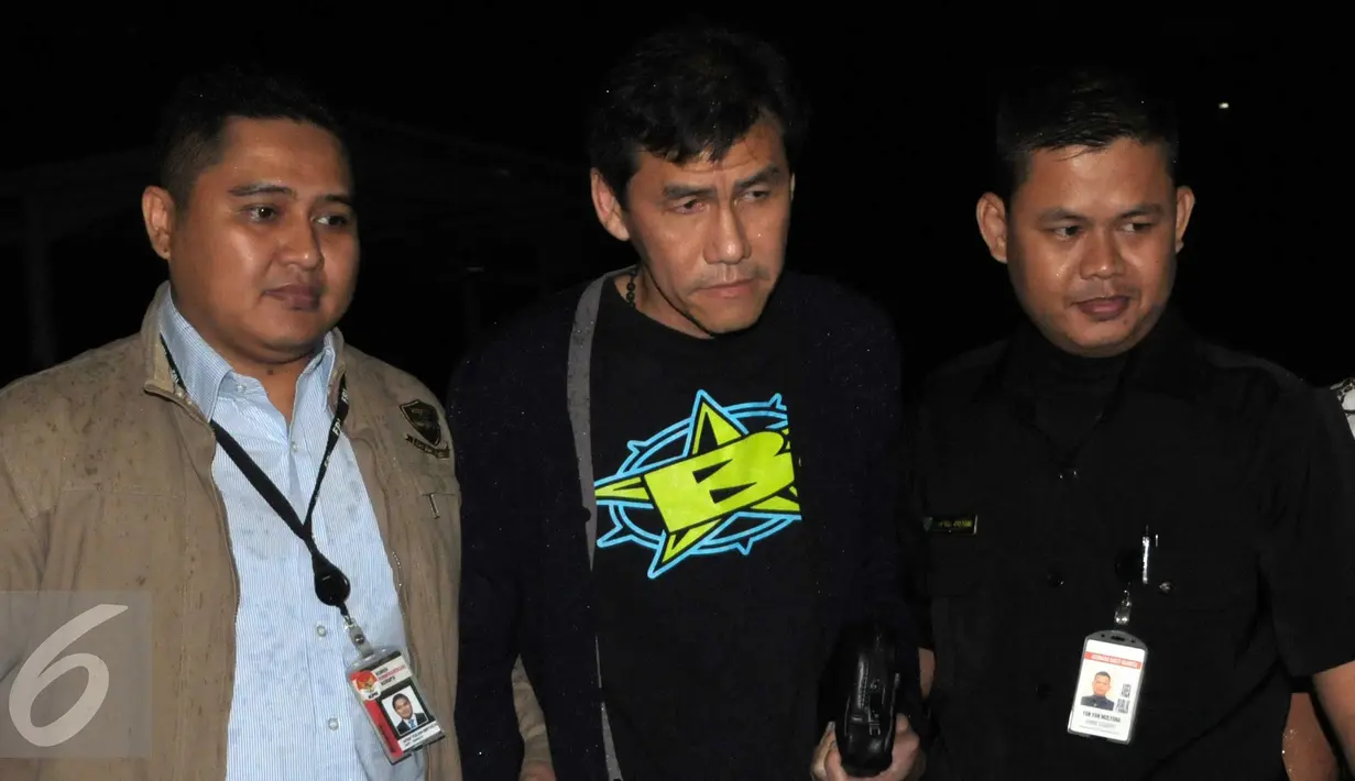 Presdir Agung Podomoro Land, Ariesman Widjaja mendatangi KPK, Jakarta, Jumat (1/4). Harisman menyerahkan diri usai penetapan dirinya sebagai tersangka terkait pembahasan raperda sonasi wilayah pesisir dan pulau-pulau terluar. (Liputan6.com/Helmi Afandi)
