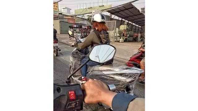 6 Kelakuan Kocak Cewek di Jalan Raya Ini Bikin Geregetan