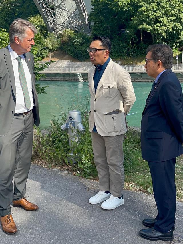 Ridwan Kamil di Swiss. (Foto: Dok. akun Twitter terverifikasi @jabarprovgoid)