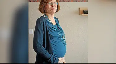 Annegret Raunigk, nenek asal Jerman ini tengah hamil anak kembar empat di usianya yang ke 65. Padahal wanita ini telah memiliki 13 anak dan 7 cucu.