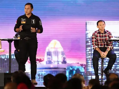 Cagub nomor 1, Agus Harimurti Yudhoyono memaparkan visi misi pada Debat Final Cagub DKI Jakarta di Bidakara, Jakarta, Jumat (10/2). (Liputan6.com/Faizal Fanani)