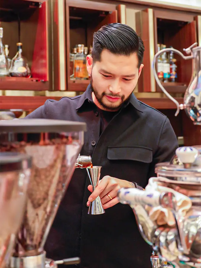 Sensasi Unik Ngopi dengan Konsep Omakase Racikan Juara Barista Dunia Mikael Jasin