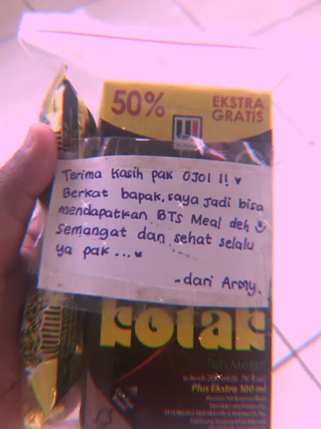 6 Bingkisan Army untuk Driver Ojol yang Rela Mengantre BTS Meal Ini Bikin Tersentuh