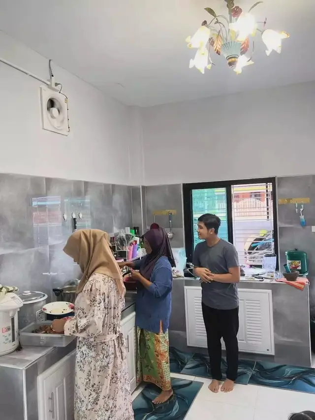 Sukses Berkarir di Indonesia, Ini Potret Dapur Rumah Jirayut yang Bergaya Minimalis dan Sederhana