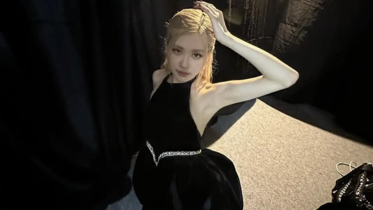 Baju jumpsuit hitam Rose Blackpink